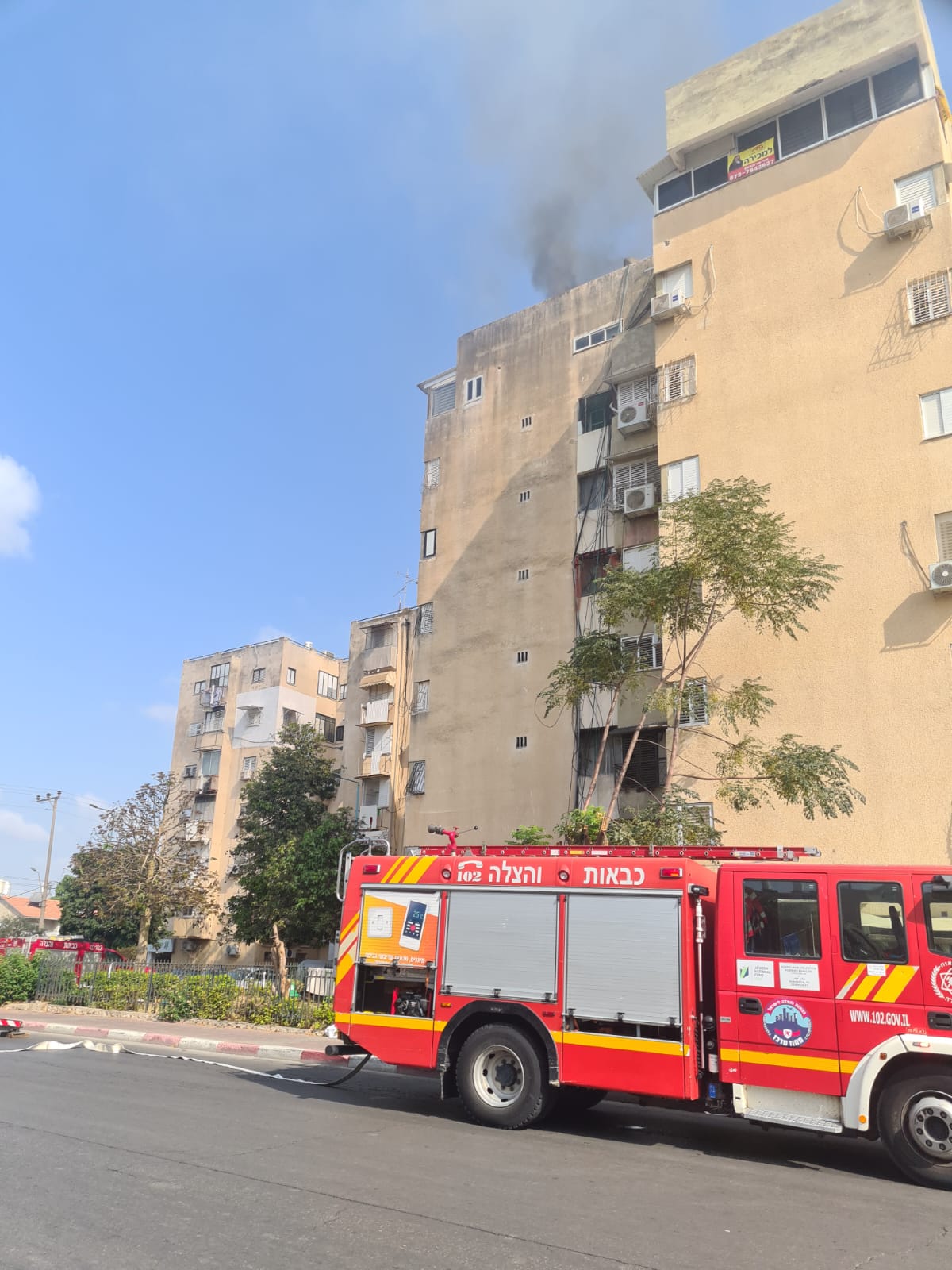 اللد: إندلاع حريق بشقة سكنية والإطفائية تهرع للمكان