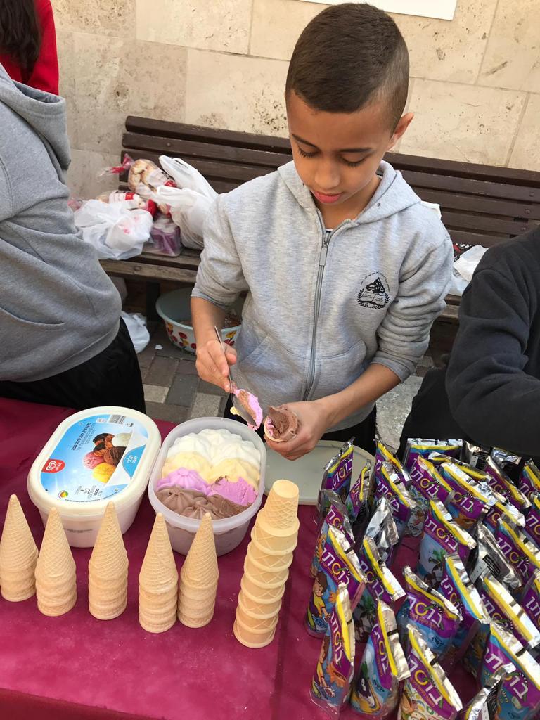  يوم مبيعات في المدرسة الراشدية بمدينة اللد