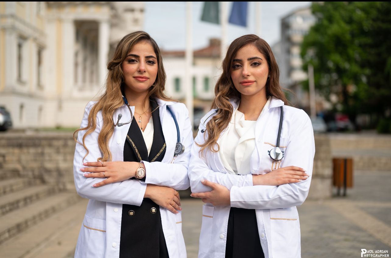 مبروك: تخرج الطبيبتان الشقيقتان شيرين ونيفين قدري عرفات من اللد 