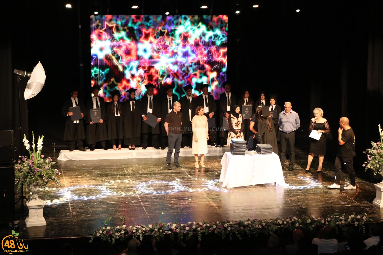 بالصور: مدرسة أجيال الثانوية بيافا تحتفل بتخريج 52 طالب وطالبة ضمن فوجها الـ12 