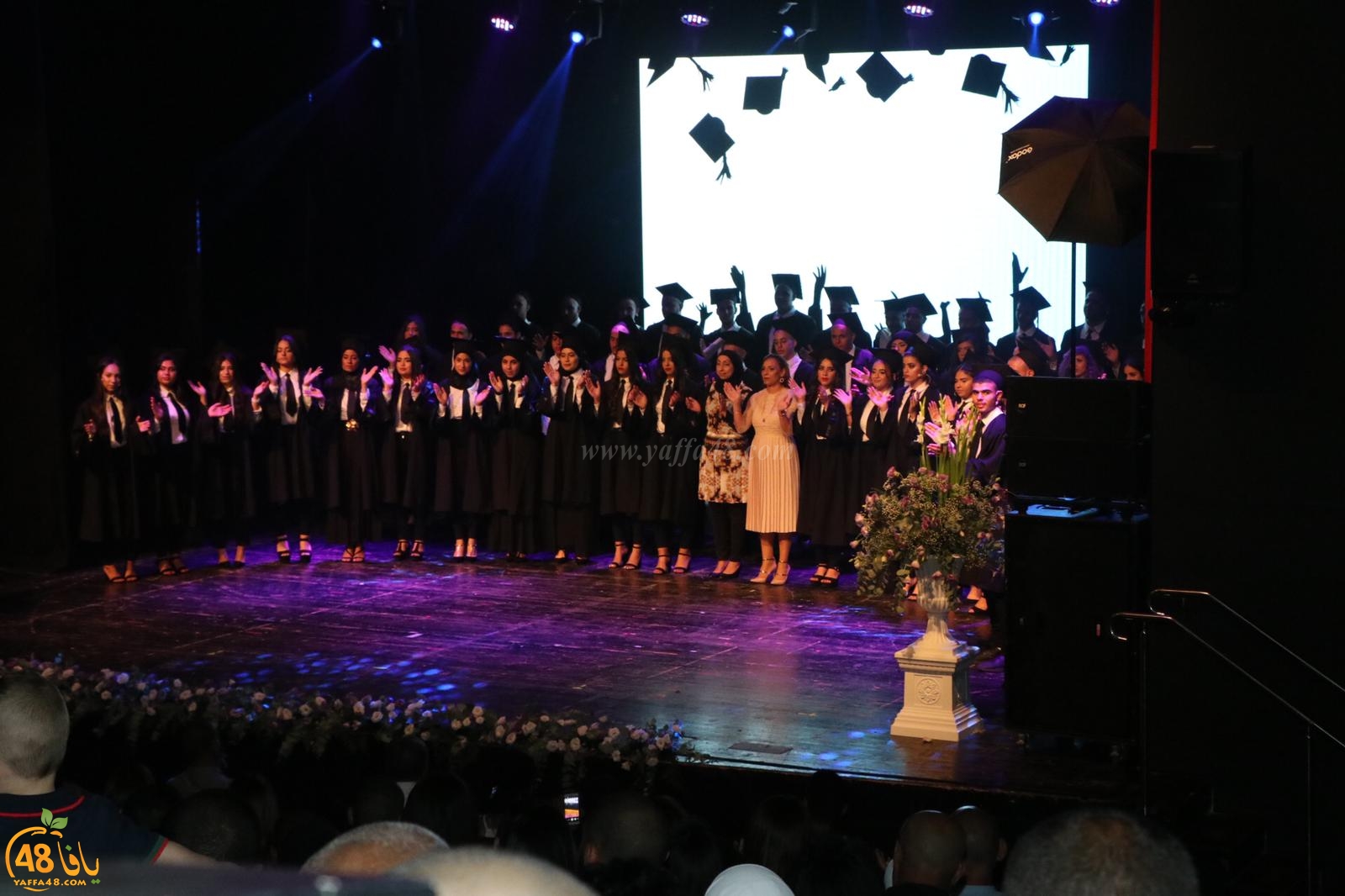 بالصور: مدرسة أجيال الثانوية بيافا تحتفل بتخريج 52 طالب وطالبة ضمن فوجها الـ12 