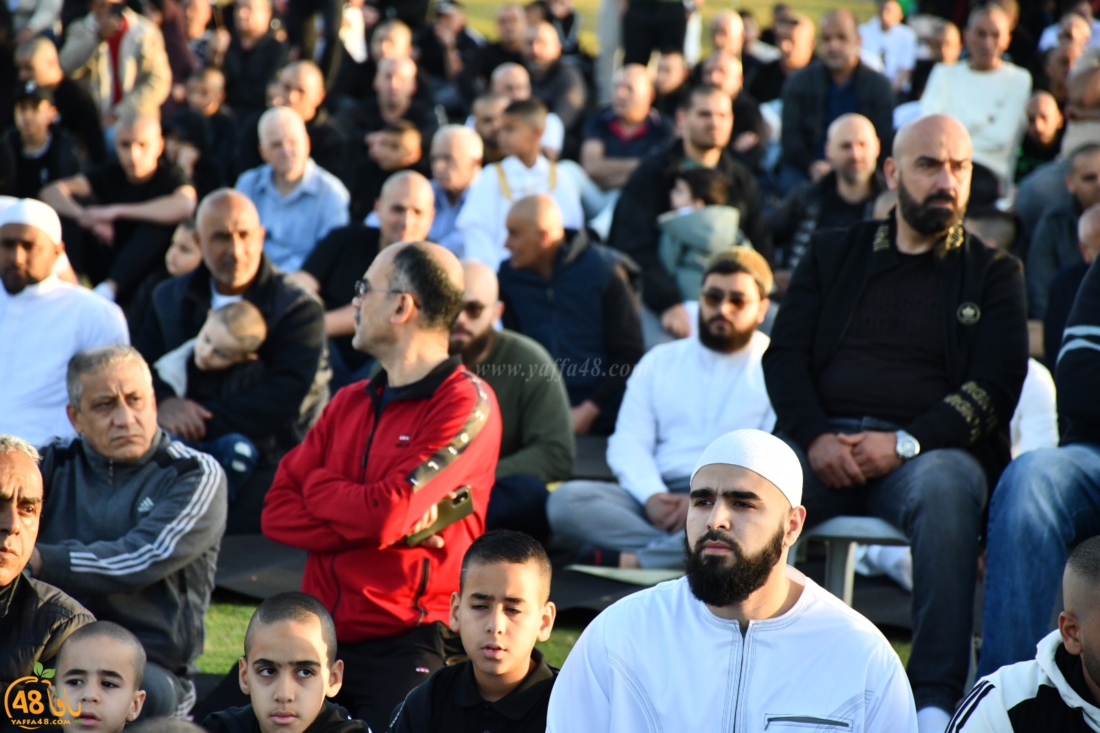 فيديو: أهالي يافا يؤدون صلاة عيد الفطر السعيد في متنزه العجمي