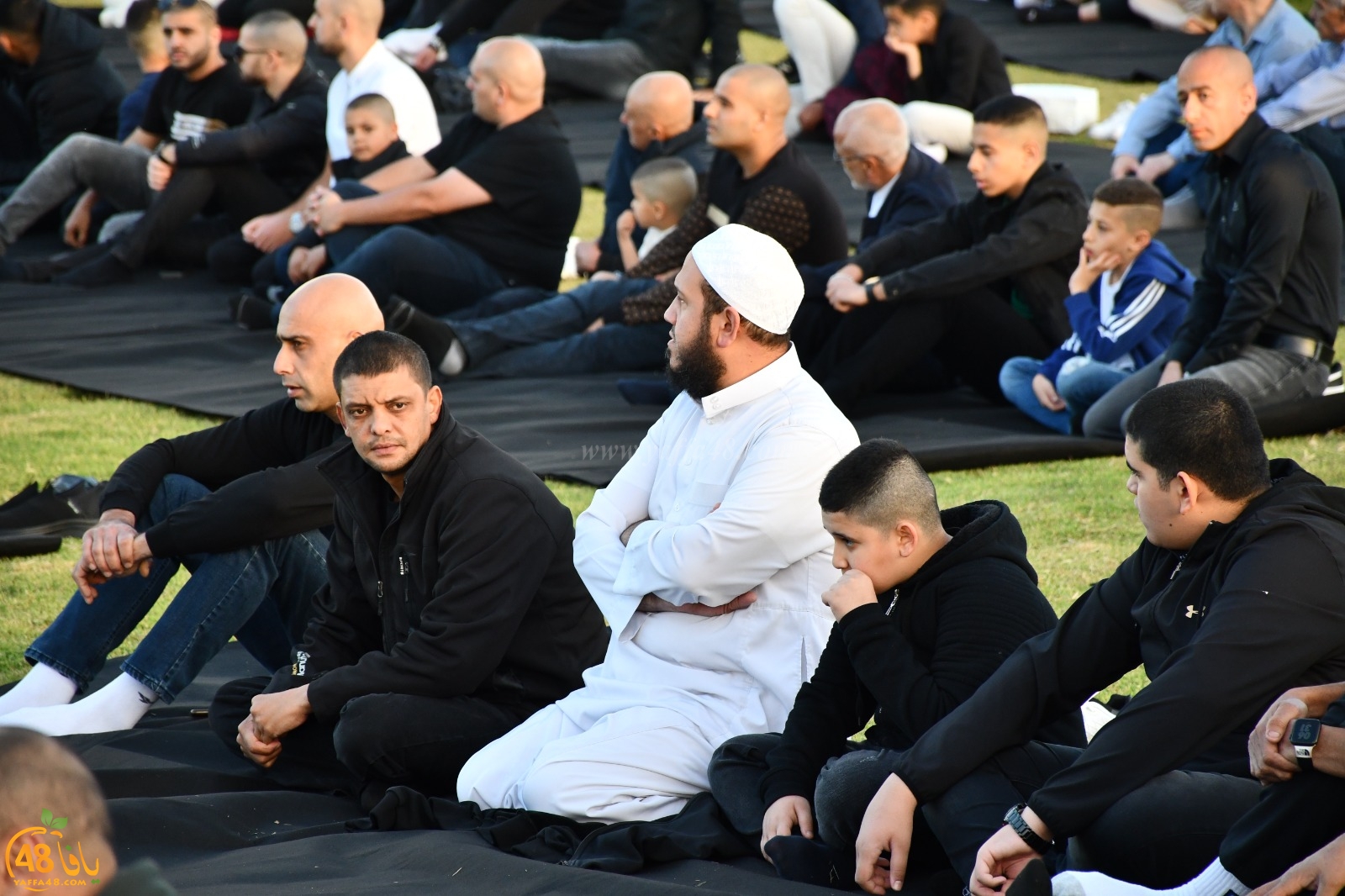 فيديو: أهالي يافا يؤدون صلاة عيد الفطر السعيد في متنزه العجمي