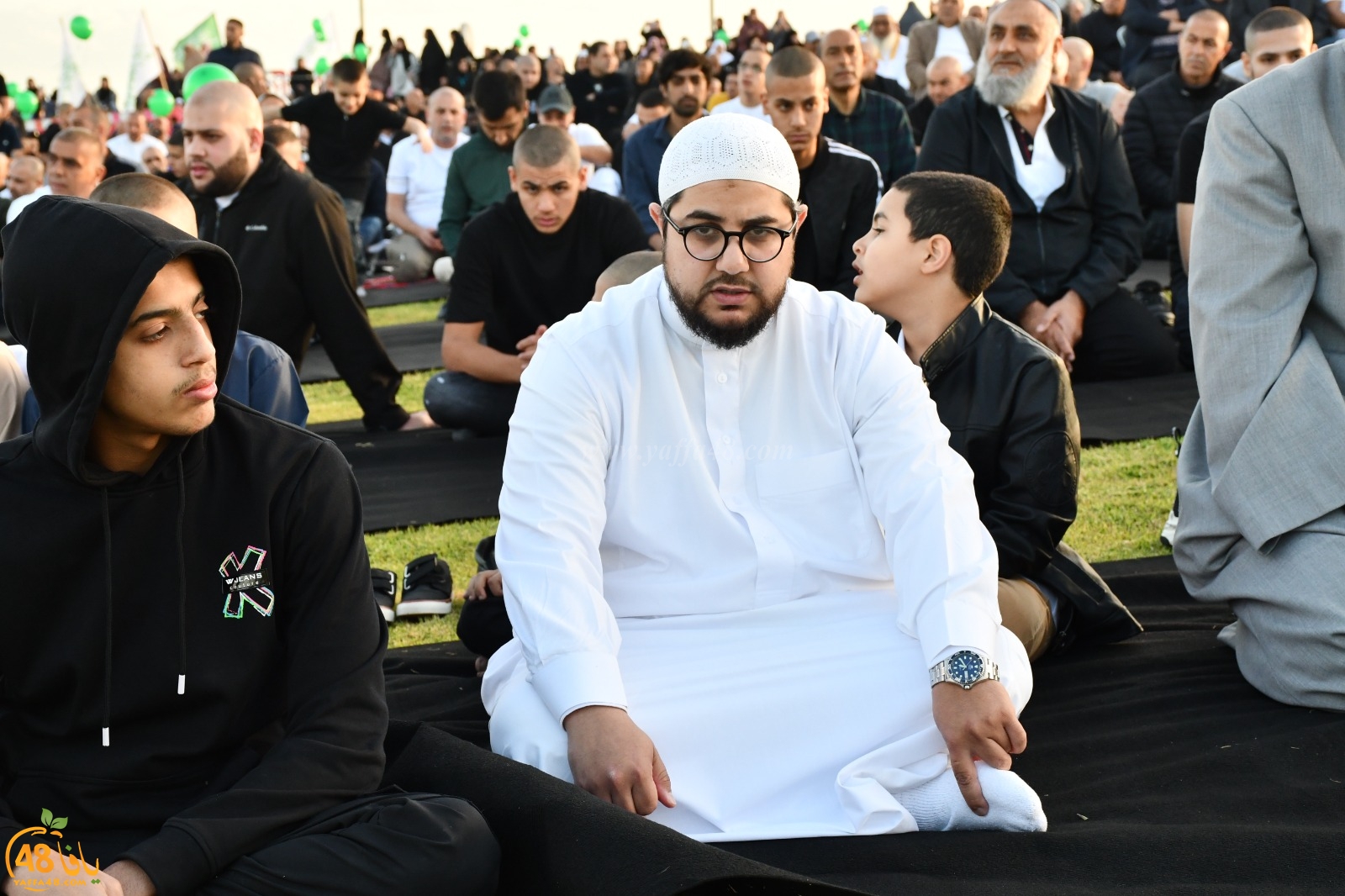 فيديو: أهالي يافا يؤدون صلاة عيد الفطر السعيد في متنزه العجمي