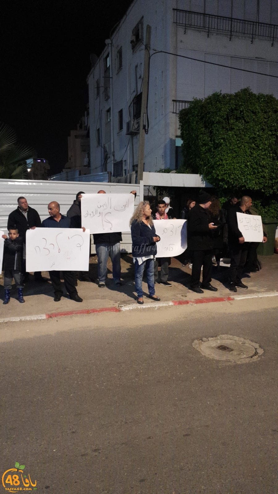  لليوم الثاني - أهالي مدينة اللد يتظاهرون ضد جرائم القتل أمام محطة الشرطة