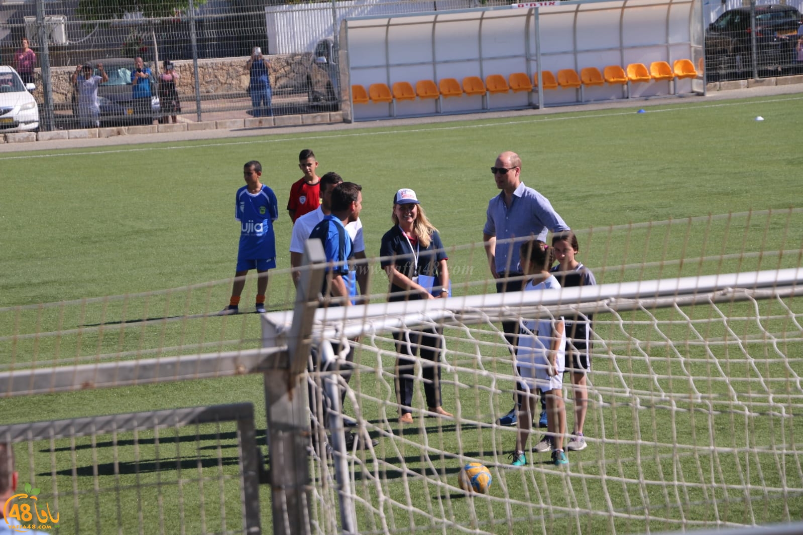  بالصور: الأمير ويليام يزور مدينة يافا ويلعب كرة القدم برفقة الأطفال 