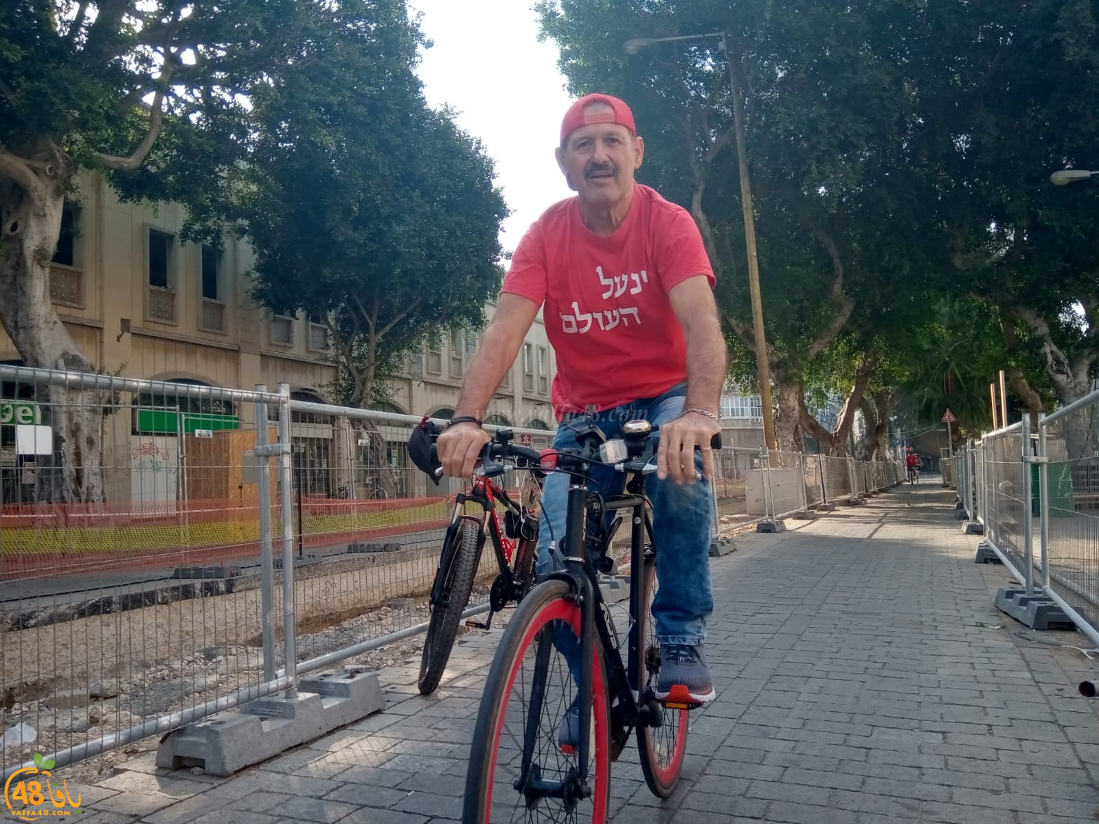المواطن أبو إسماعيل شقرة من يافا: راكب درّاجة دهسني بشارع النزهة، ولم يقدّم لي المساعدة