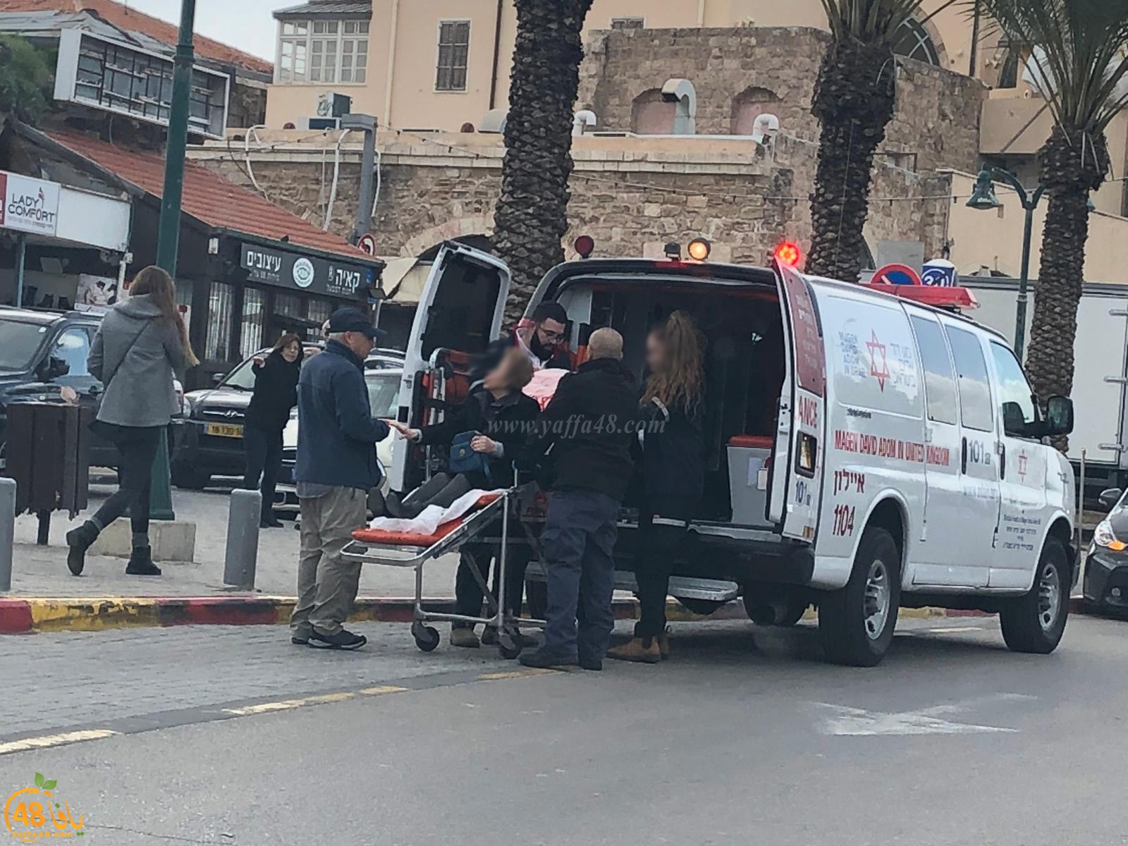 اصابة طفيفة بحادث بين شاحنة ومركبة في مدينة يافا 