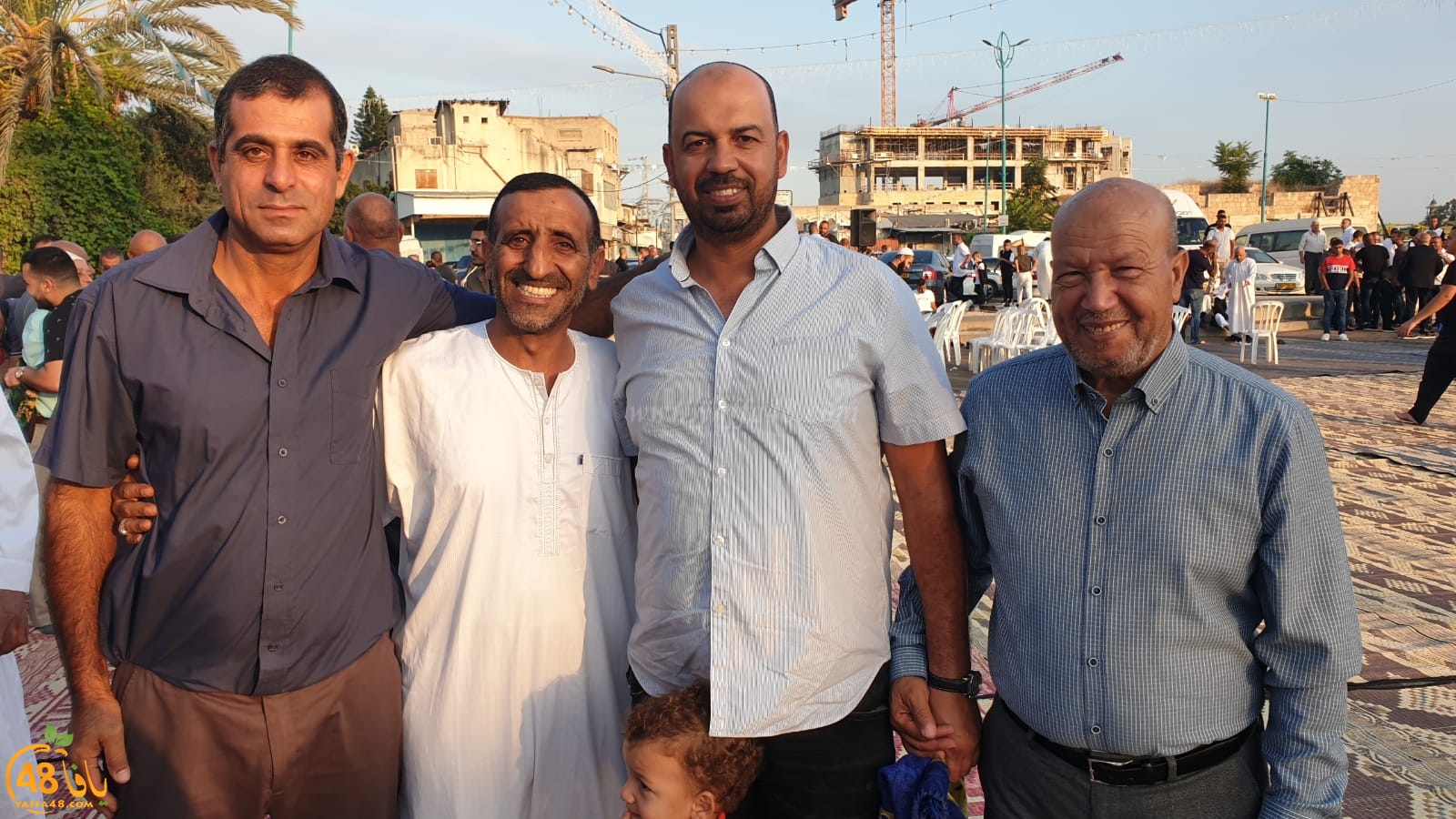  بالفيديو: أهالي مدينة اللد يؤدون صلاة العيد في ساحة المسجد العمري الكبير 