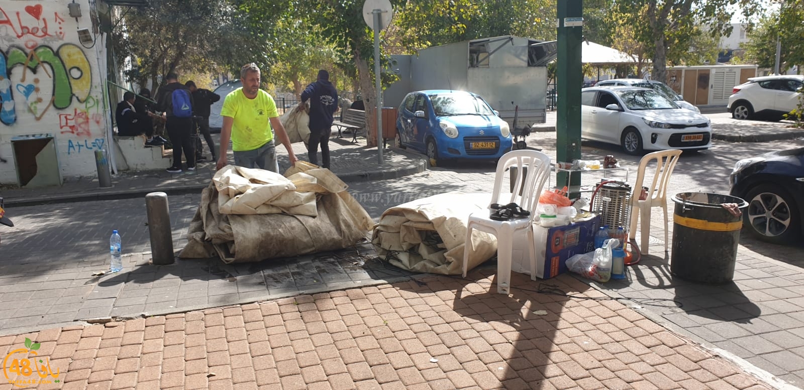 فيديو: برفقة الشرطة - البلدية تُخلي عائلة يافاوية من خيمتها عنوة في حديقة الغزازوة