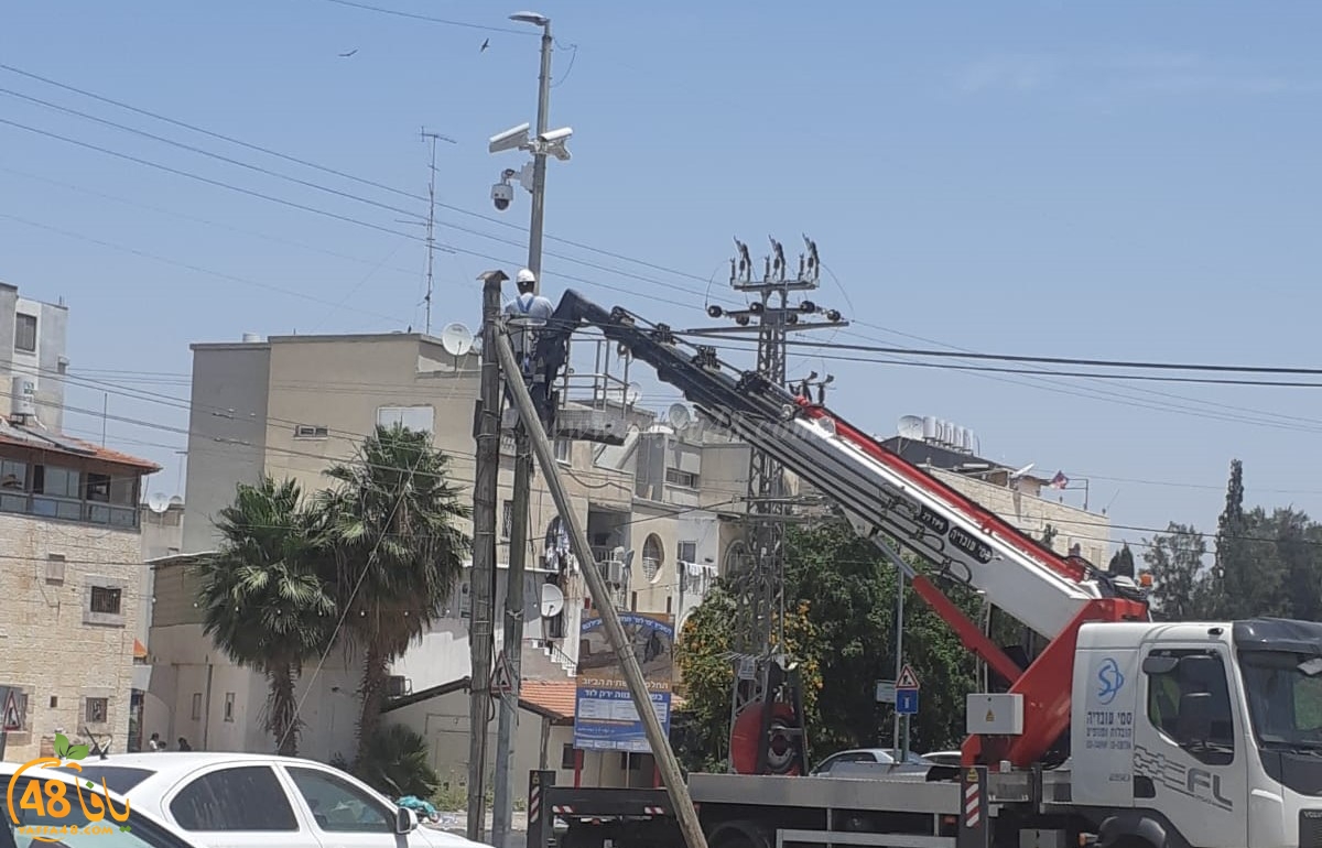 نصب كاميرات مراقبة بالقرب من مدخل شيكون العرب باللد 
