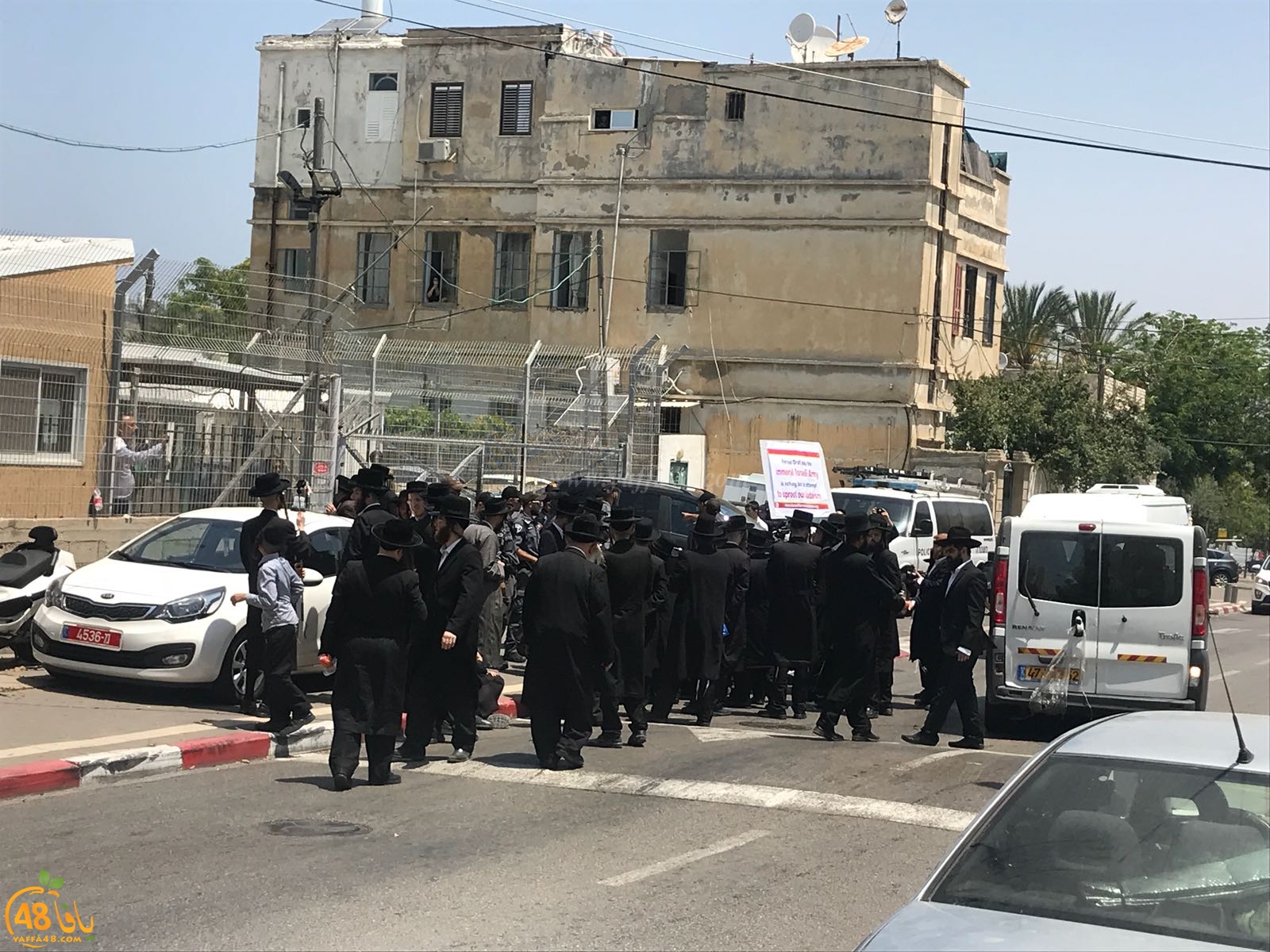  فيديو: تظاهرة للخارديم بيافا والشرطة تغلق شارع شيفتي يسرائيل 
