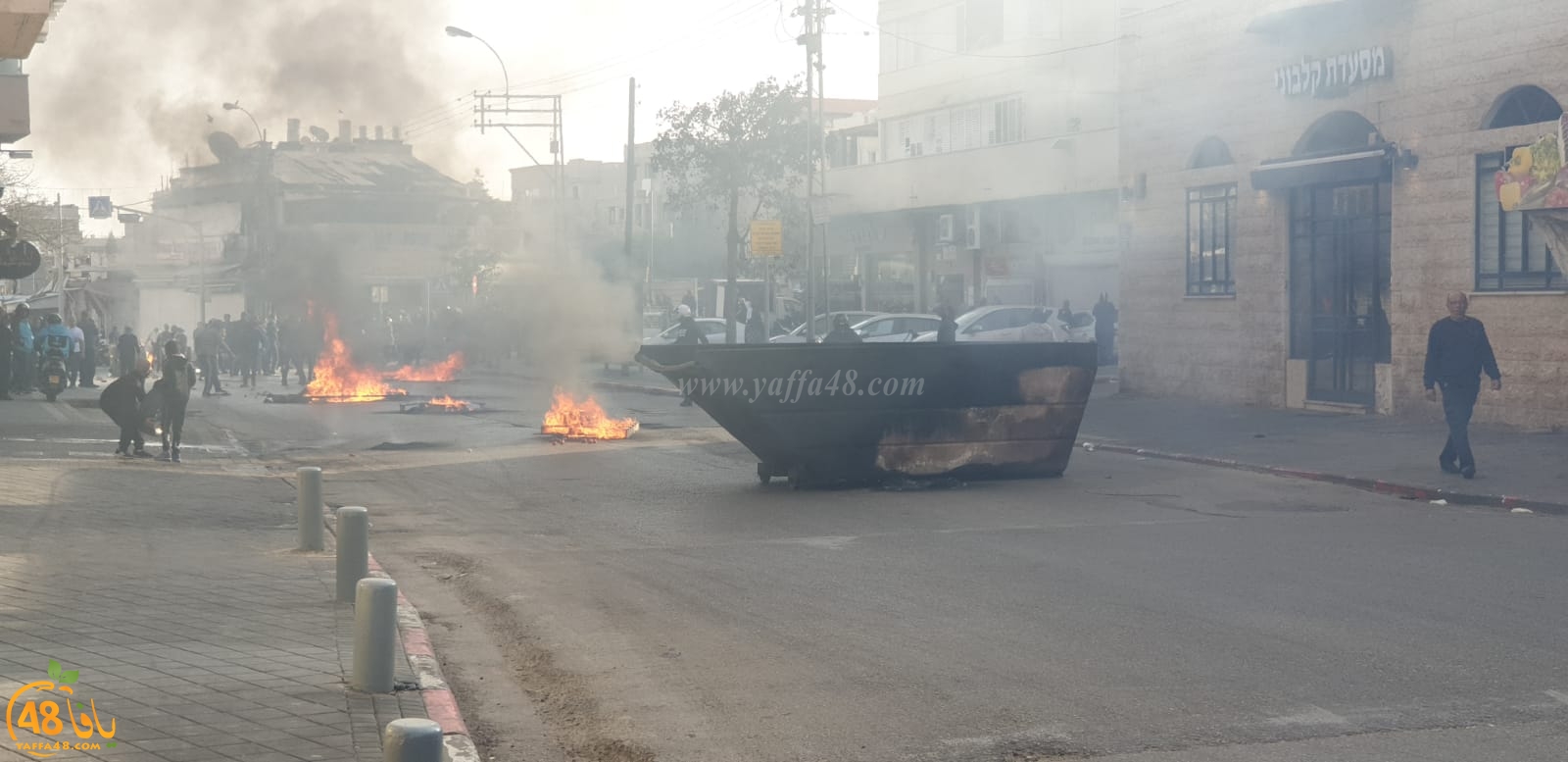 فيديو: احتجاجات متواصلة في يافا والشرطة تُطلق القنابل الصوتية لتفرقة المتظاهرين