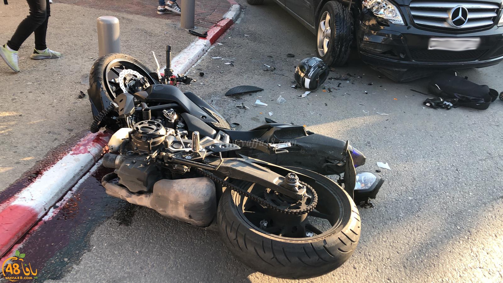 فيديو: إصابة متوسطة لراكب دراجة نارية بحادث طرق في مدينة يافا 