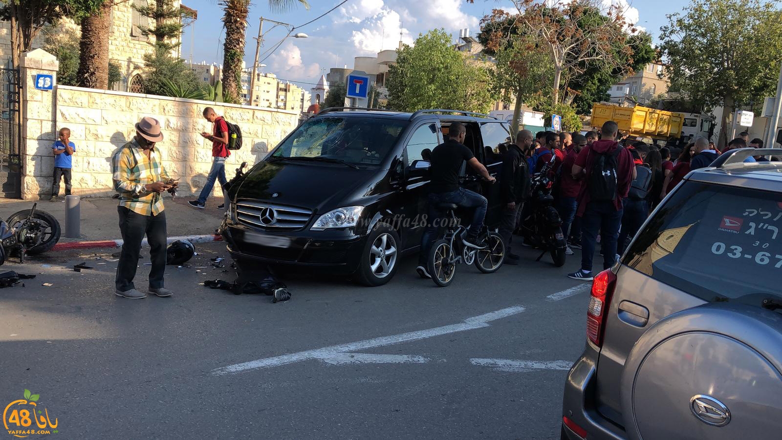فيديو: إصابة متوسطة لراكب دراجة نارية بحادث طرق في مدينة يافا 