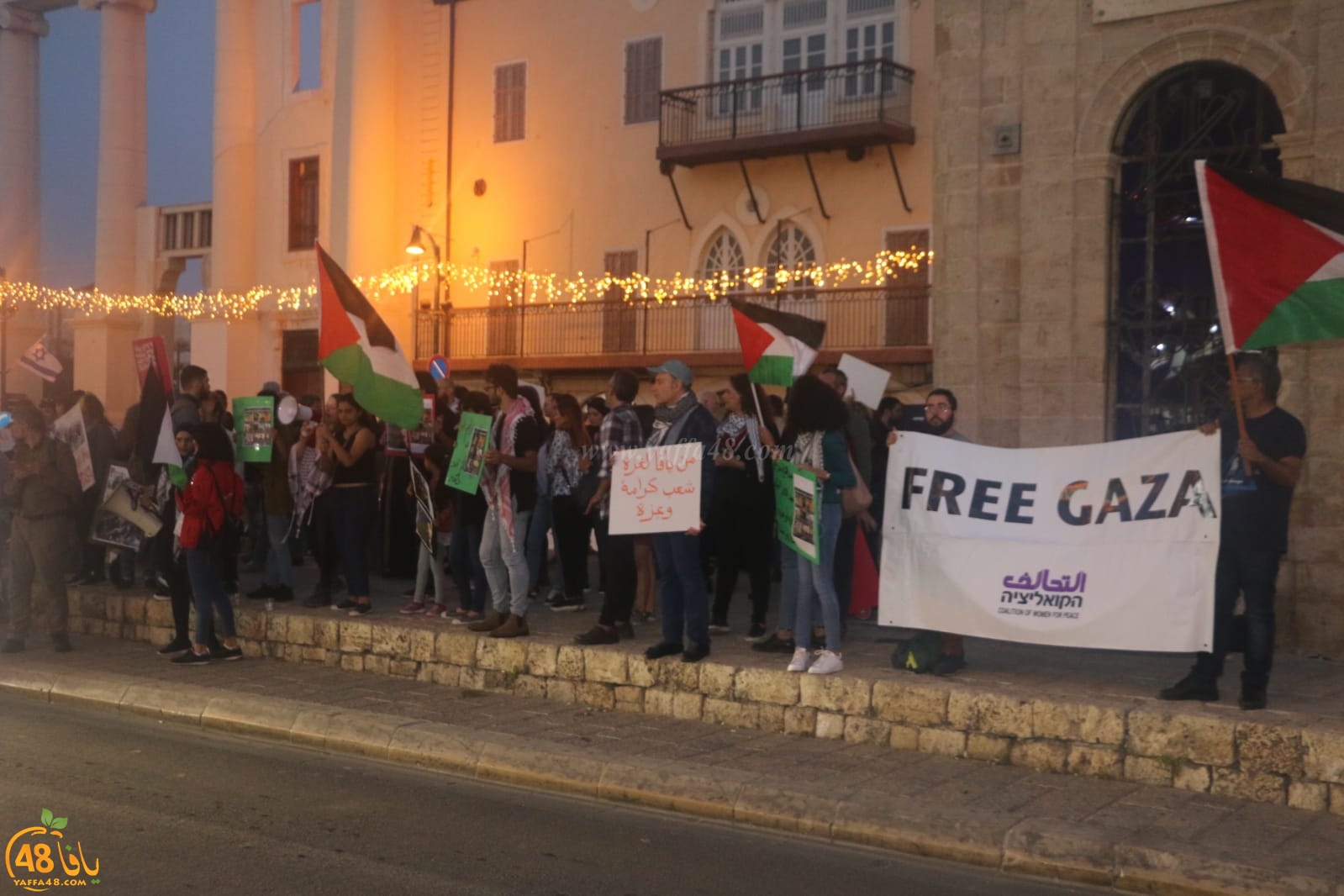 صور: أهالي يافا يصرخون نصرة لغزة في وقفة احتجاجية للمرة الثالثة بدوار الساعة