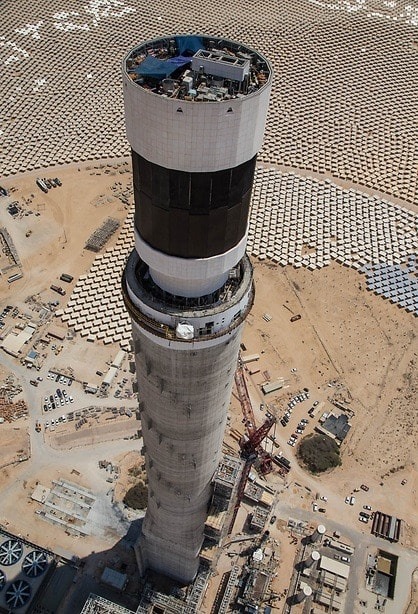 بالصور: اسرائيل تنتهي من بناء أكبر محطة لتوليد الطاقة الشمسية في العالم