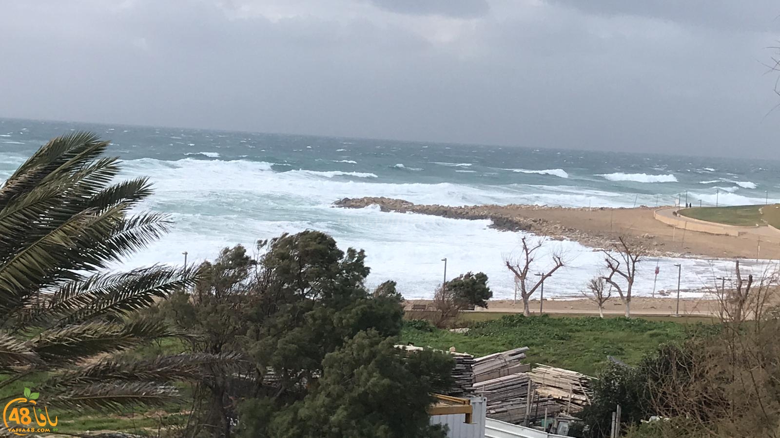 فيديو: عين على شواطئ يافا خلال العاصفة والرياح الشديدة 