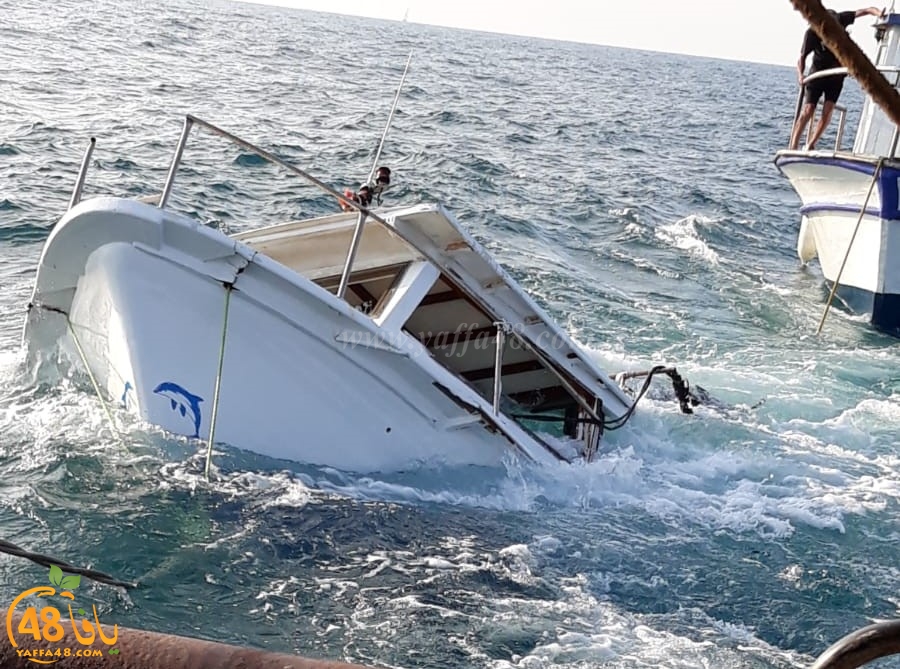 فيديو: انتشال مركب لصيادي ميناء يافا بعد غرقه أمام مرينا هرتسليا