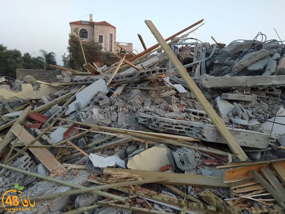  فيديو وصور: جرافات بلدية اللد تهدم 4 بيوت لعائلة عربية في المدينة