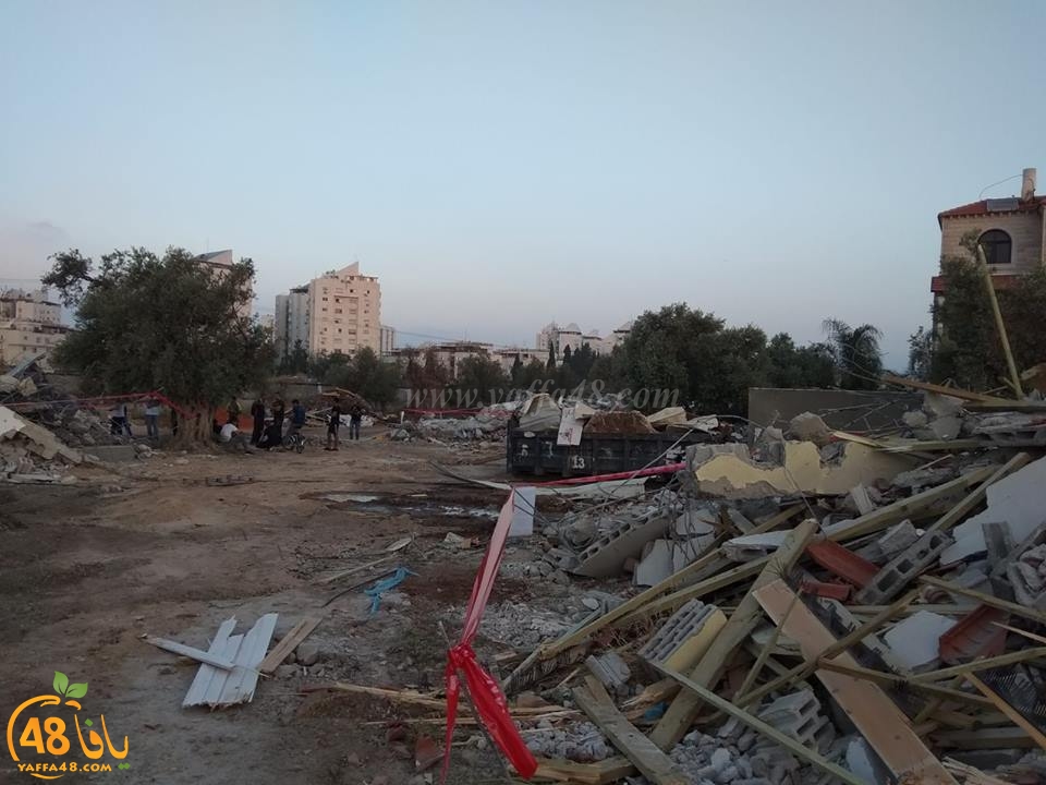  فيديو وصور: جرافات بلدية اللد تهدم 4 بيوت لعائلة عربية في المدينة