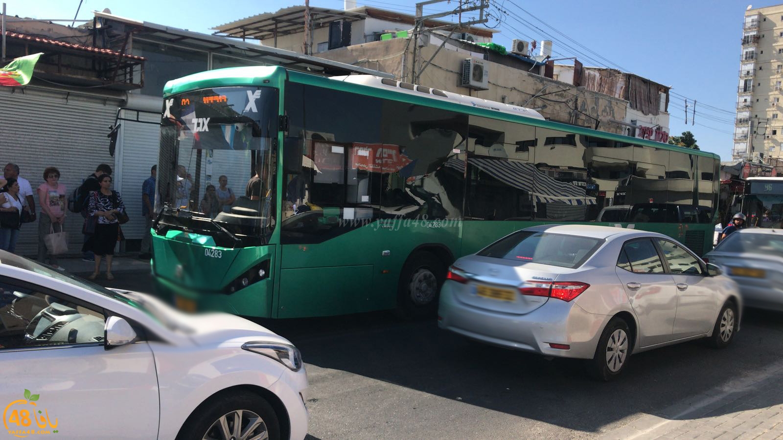 فيديو: اصابة سيدة اثر القاء حجر تجاه حافلة ركاب في شارع ييفت بيافا