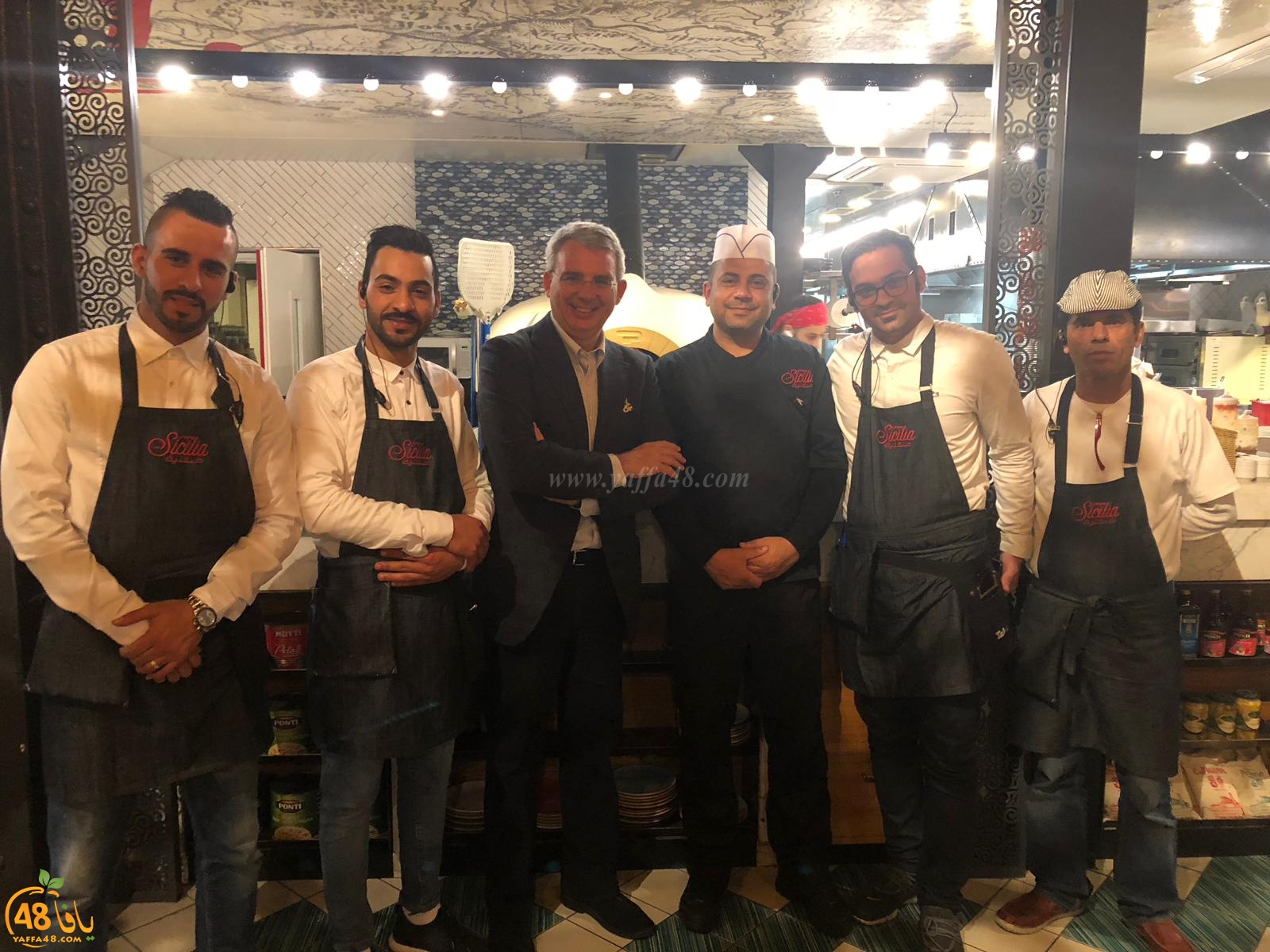  سفيرا ايطاليا والفاتيكان في زيارة لمطعم صقلية بمدينة يافا 
