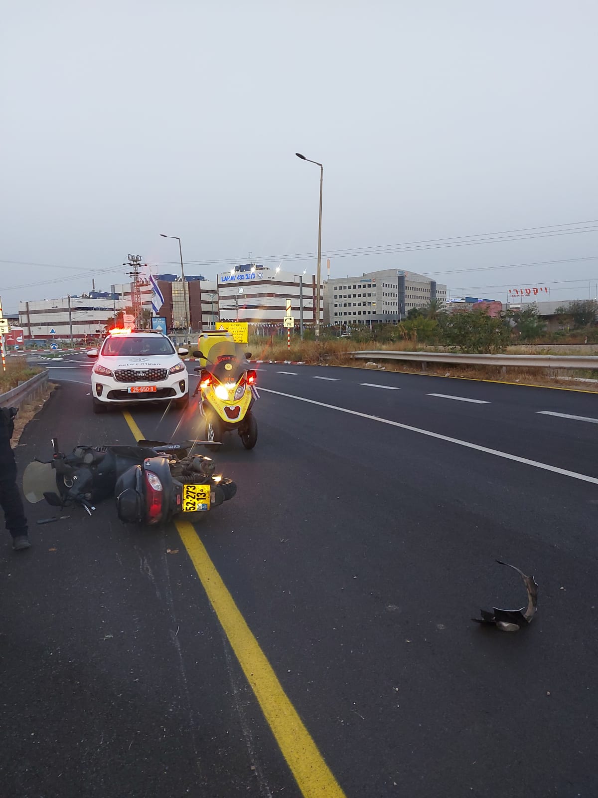   إصابة خطرة لسائق دراجة نارية بحادث ذاتي في اللد 