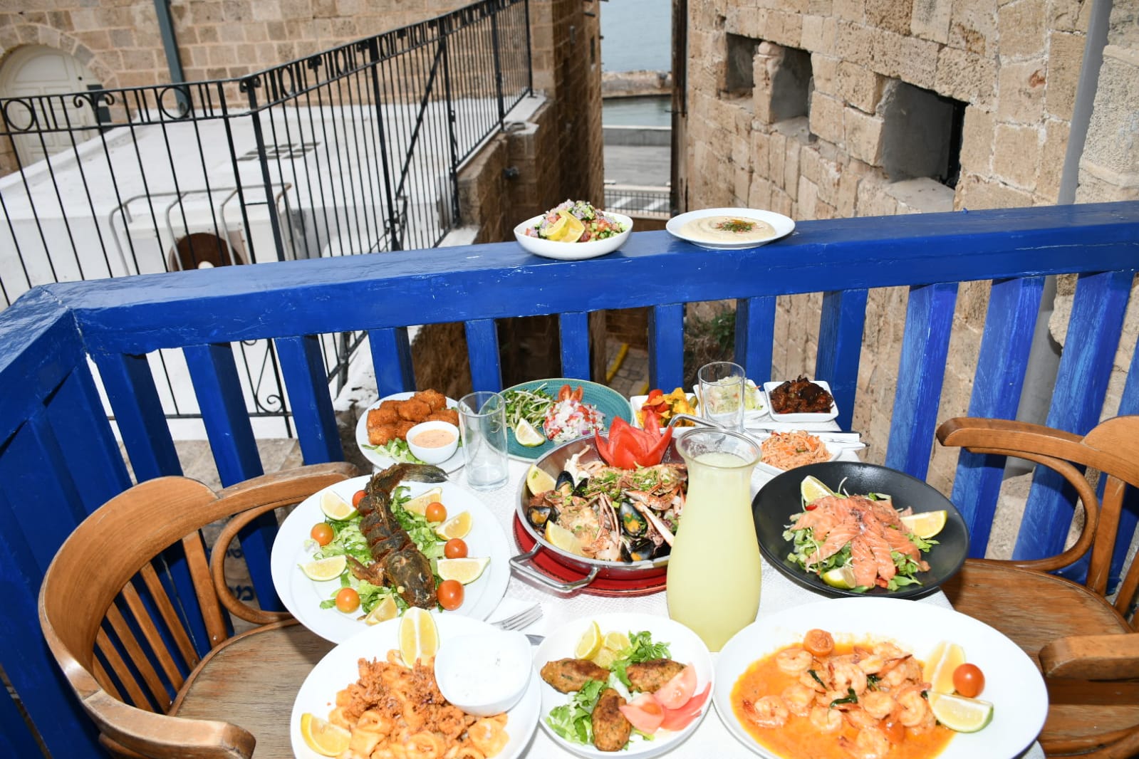 تناولوا وجبة بحرية مميزة في مطعم أبراج فقط بـ 250 شيكل للزوج 