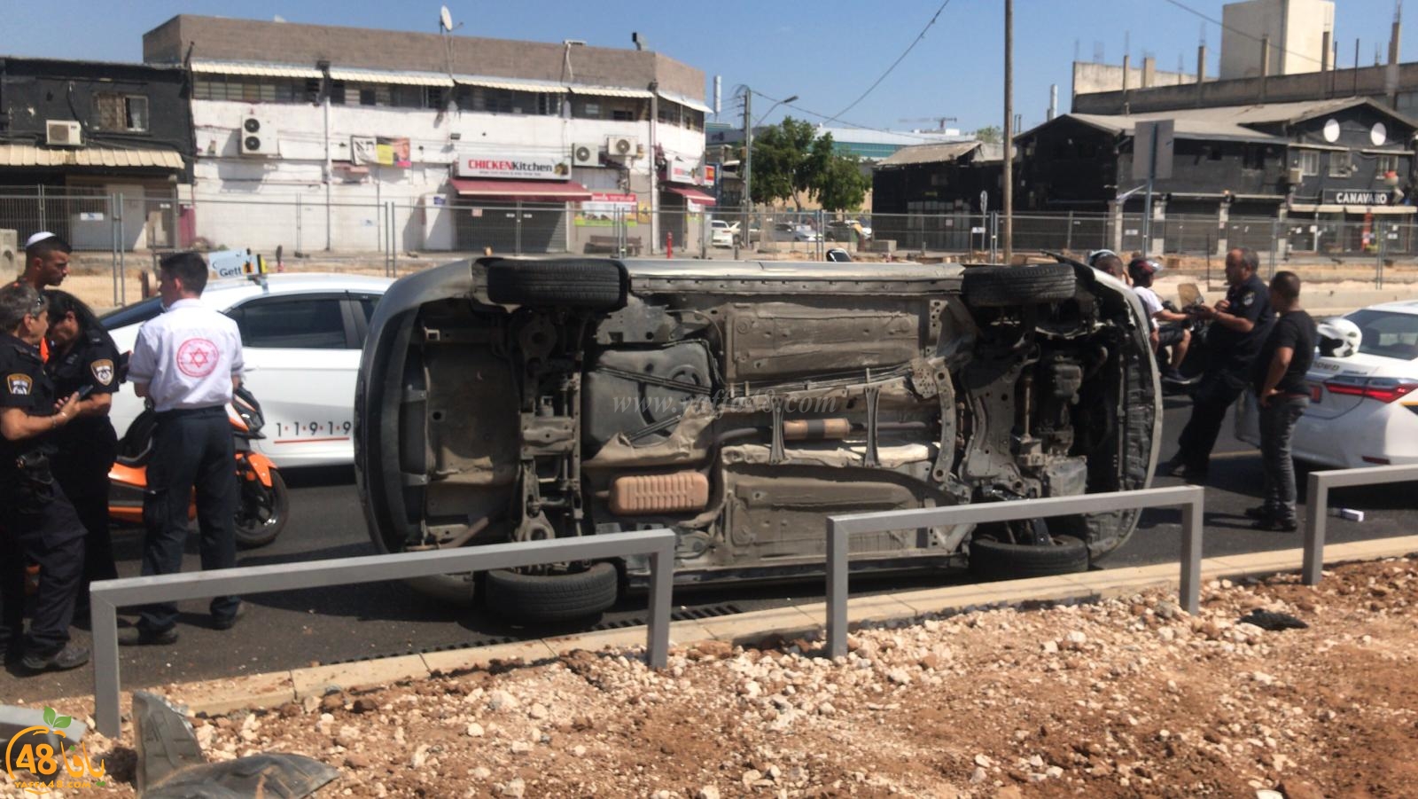 فيديو: اصابة طفيفة لسائق اثر انقلاب مركبة في مدينة يافا 