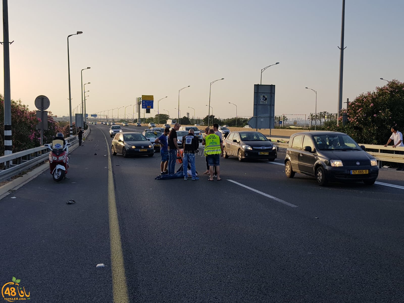 صور: مصرع سائق دراجة كهربائية صدمته سيارة قرب مطار اللد