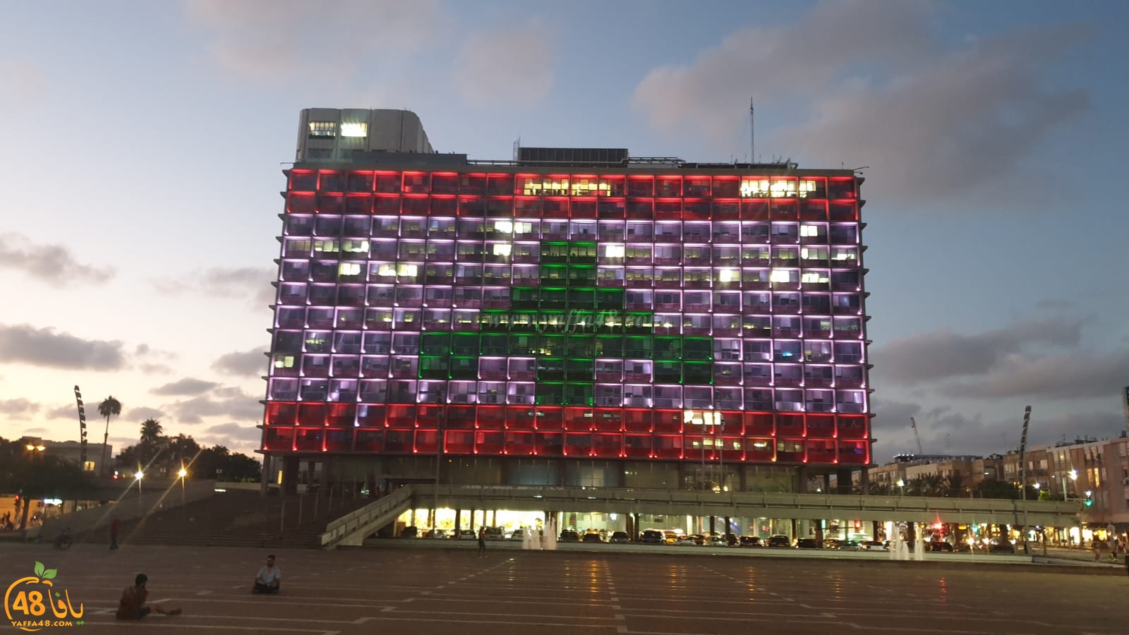فيديو: إضاءة مبنى بلدية تل ابيب بالعلم اللبناني 