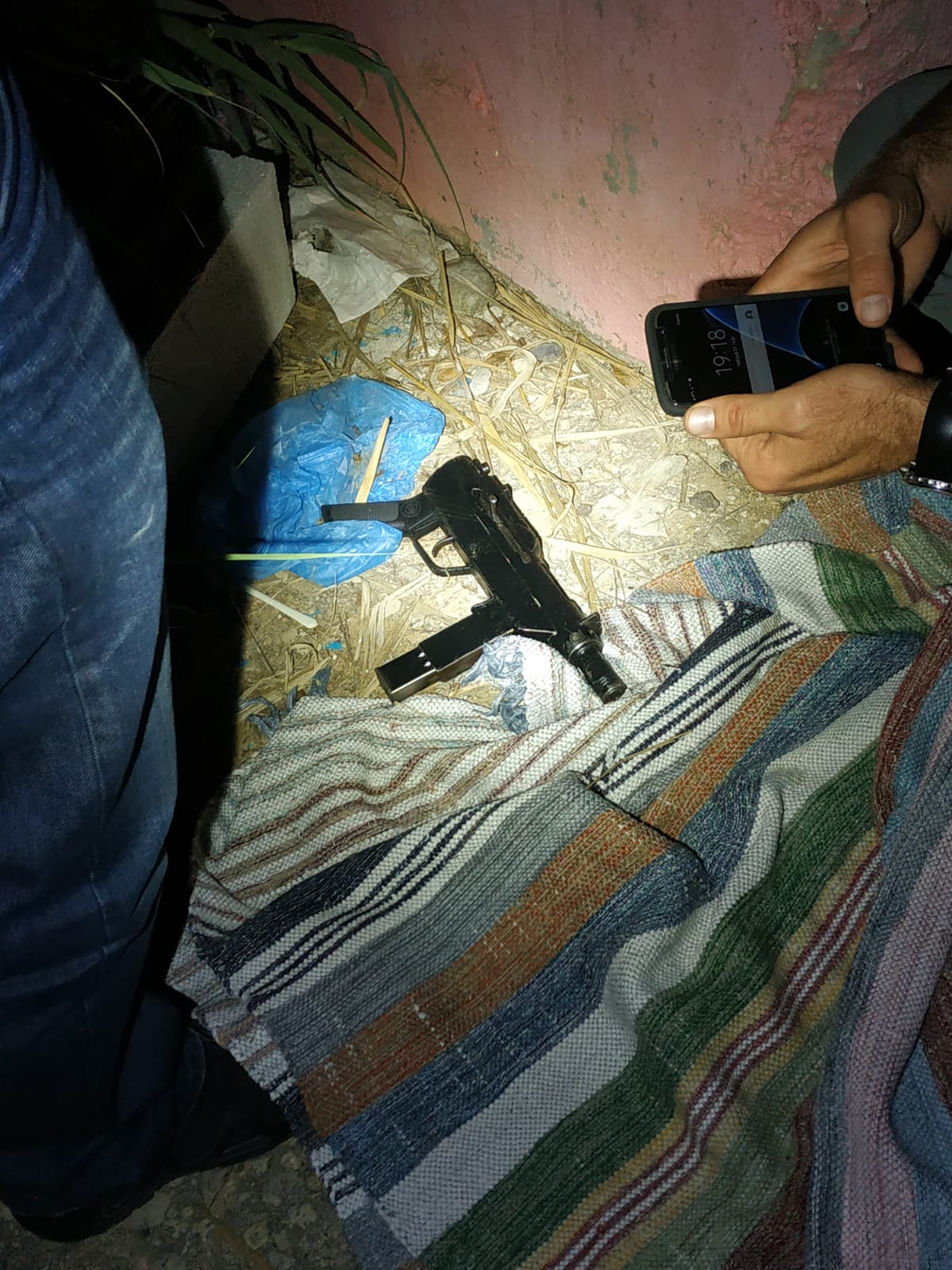 الشرطة تضبط أسلحة في يافا واللد واعتقال 4 مشتبهين 