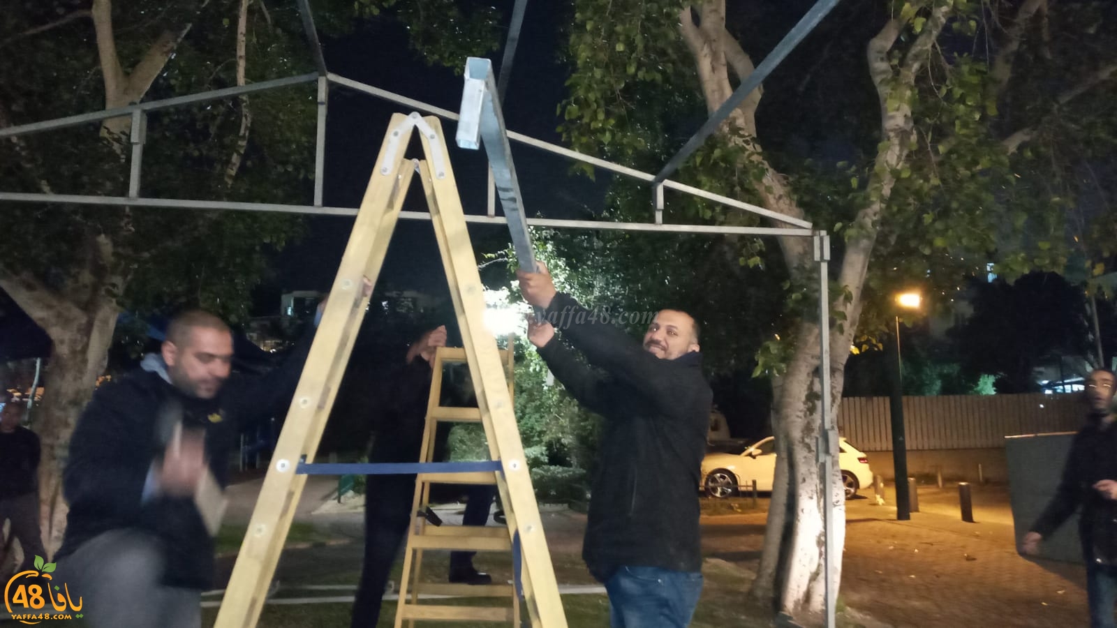  فيديو: اصرار جماهيري عنيد - نصب خيمة أكبر لعائلة يافاية في حديقة الغزازوة