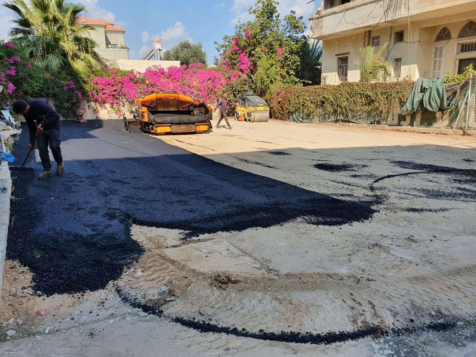  يافا: البلدية تباشر في بناء موقف سيارات خاص في شارع تبوح بحي العجمي 