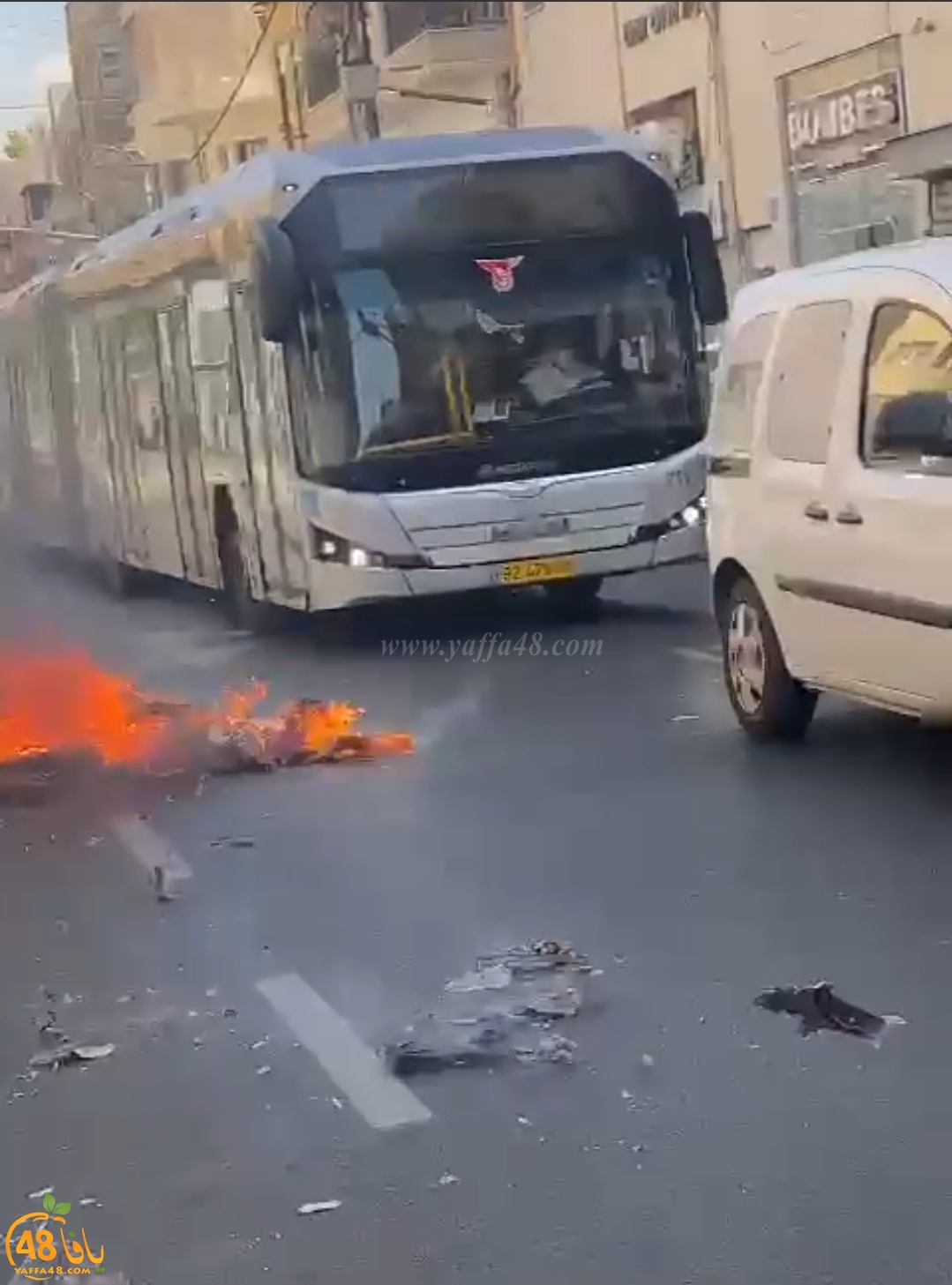 فيديو: وقفة احتجاجية غاضبة لأصحاب المحلات التجارية بيافا ضد الاغلاق 