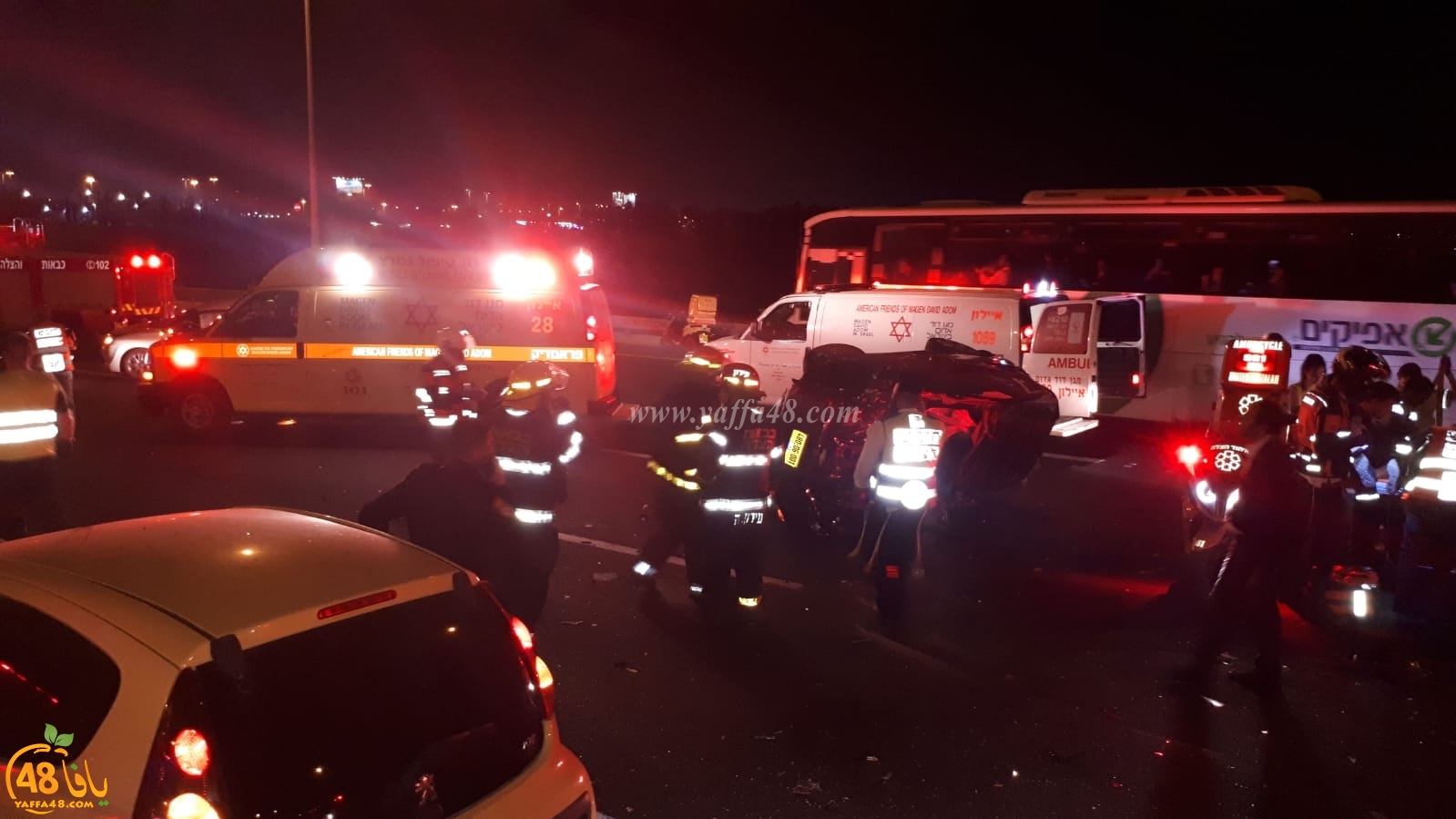 5 اصابات بحادث طرق وانقلاب مركبتين على طريق مطار اللد