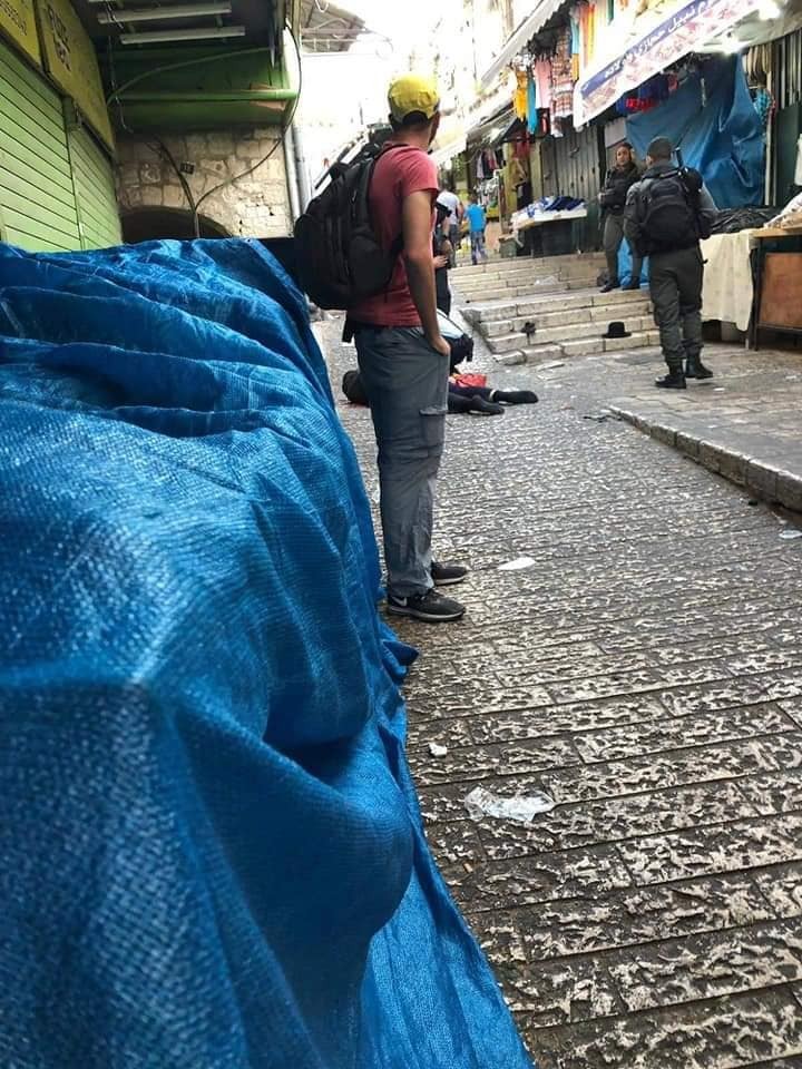 طعن شخصين في القدس وإطلاق النار على المنفذ  