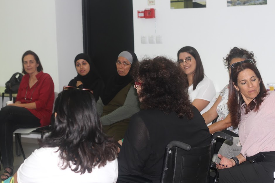لقاء في مركز ييفت 83 لنساء مبادرات من مختلف المجالات