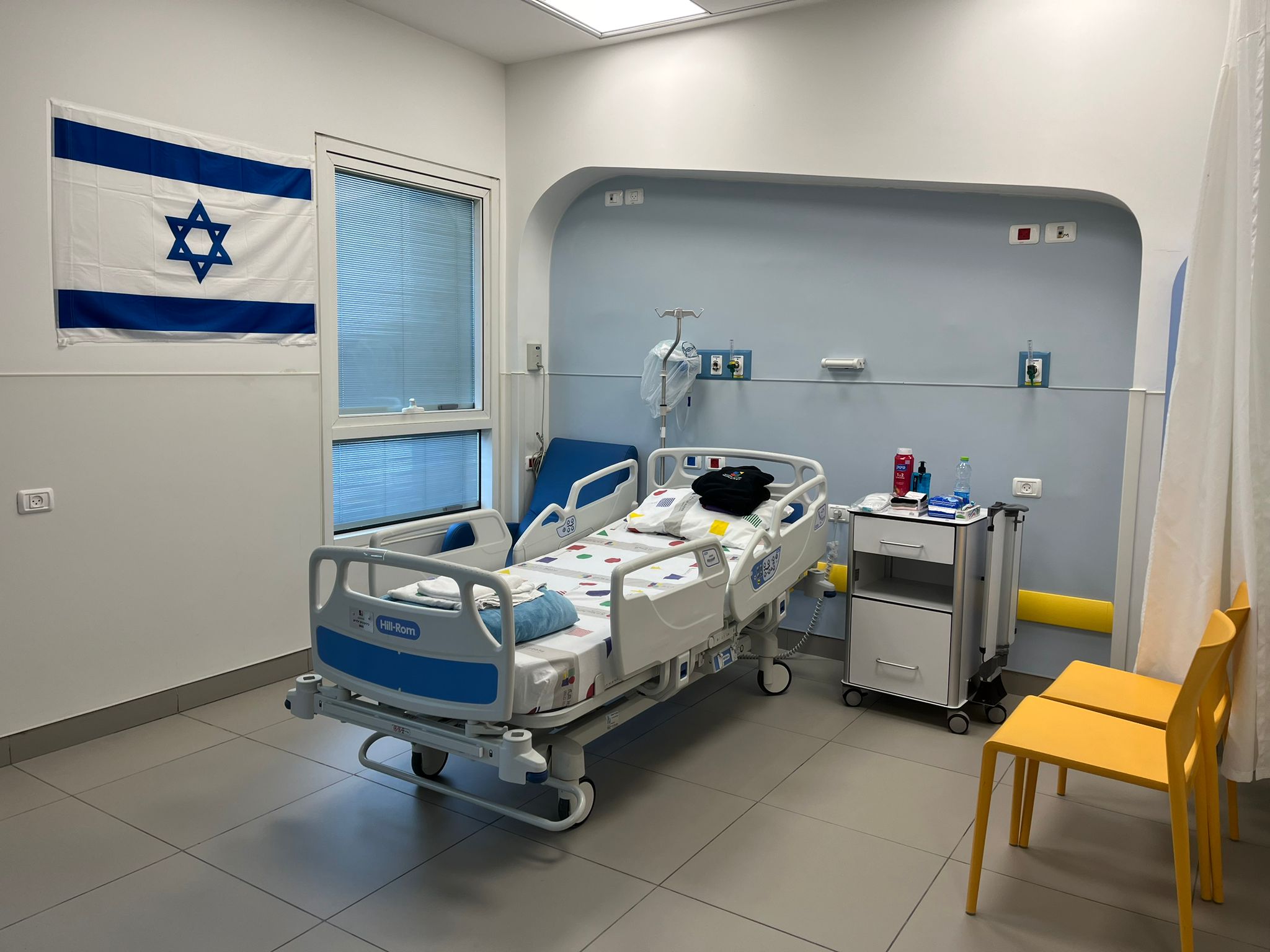 مستشفى فولفلسون يستقبل خمسة سيدات من رهائن غزة المحررات