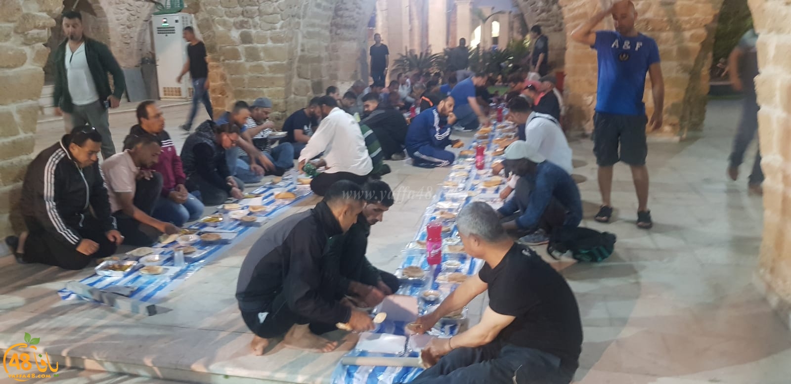  بالصور: إفطار جماعي في مسجد يافا الكبير المحمودية ضمن مشروع إفطار صائم السنوي
