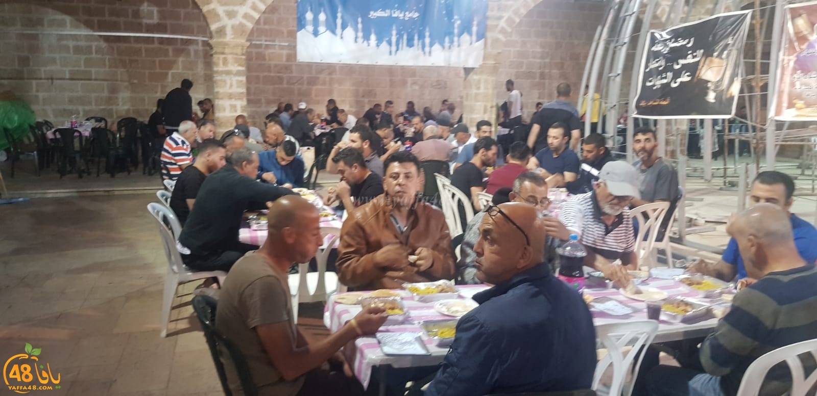  بالصور: إفطار جماعي في مسجد يافا الكبير المحمودية ضمن مشروع إفطار صائم السنوي
