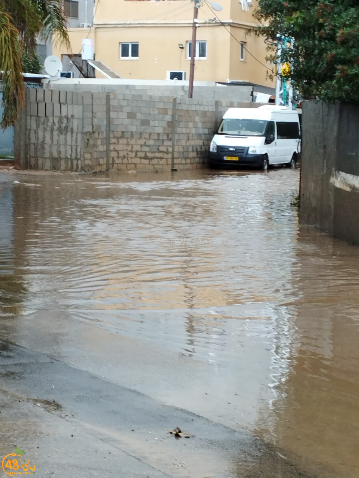 اللد: شوارع وبيوت حي شنير تغرق بمياه الأمطار 