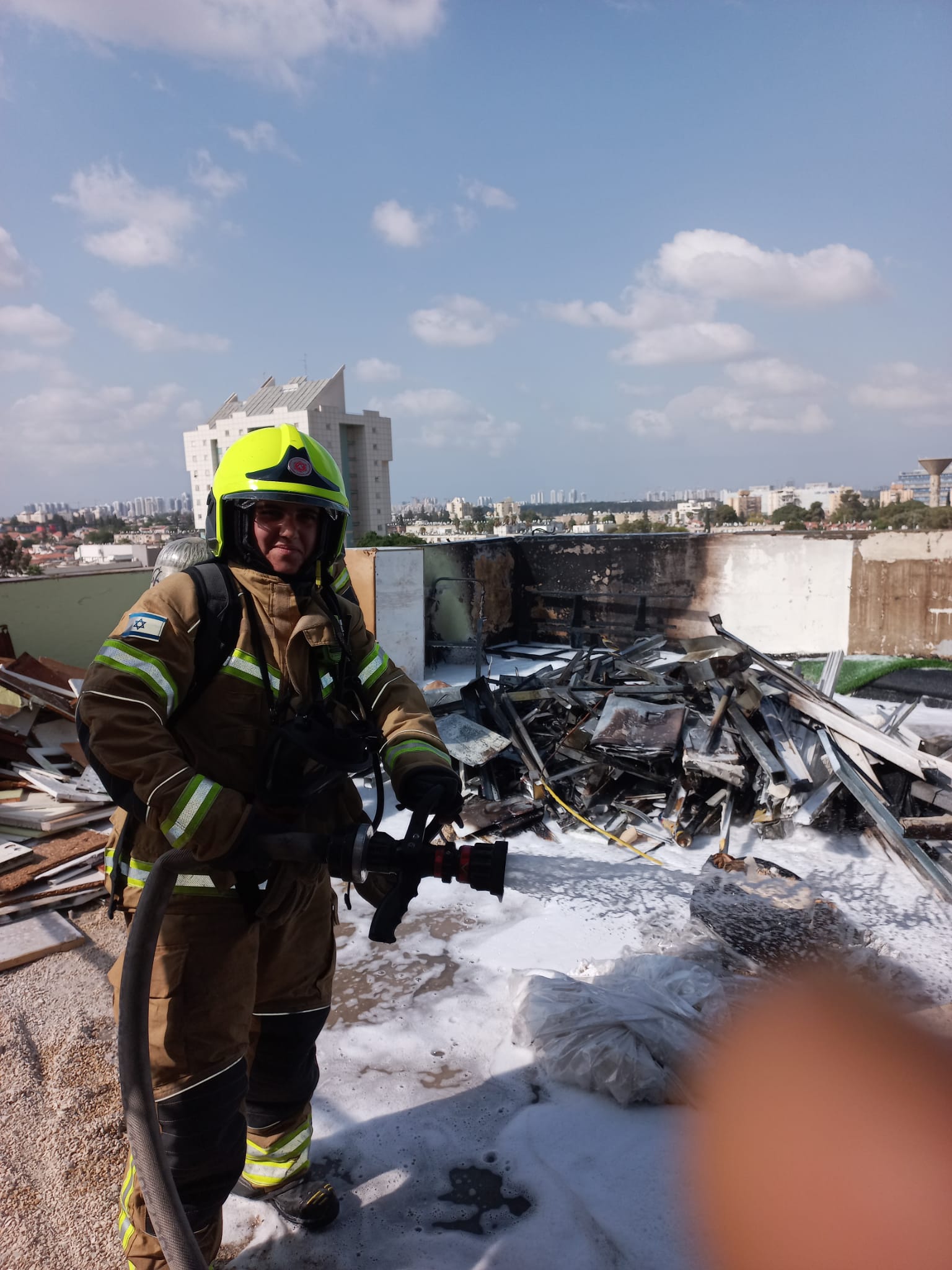 اللد: إندلاع حريق بشقة سكنية والإطفائية تهرع للمكان
