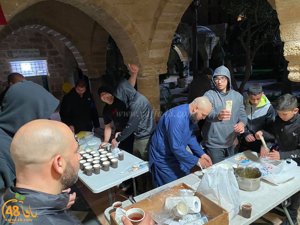 بالصور: صلاة الفجر العظيم من مسجد يافا الكبير 