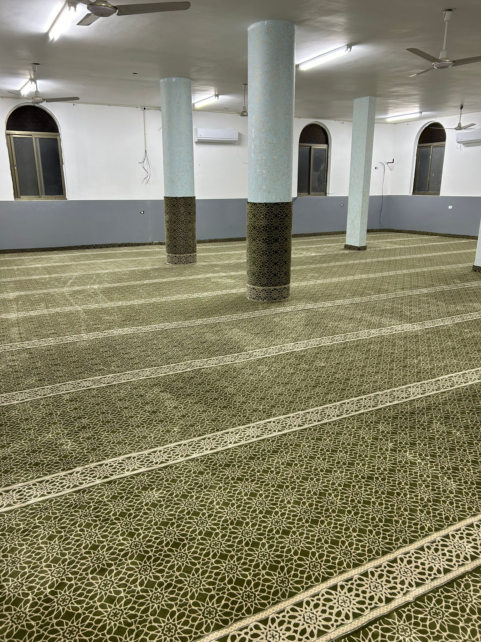 فرش مسجد الزبيدات في غور الاردن بالسجّاد الجديد