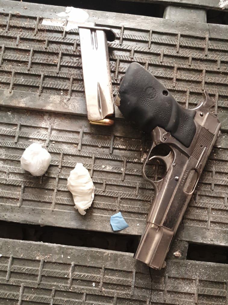  الشرطة: اعتقال مشتبه بيافا لحيازته على مسدسين وكميات من السموم