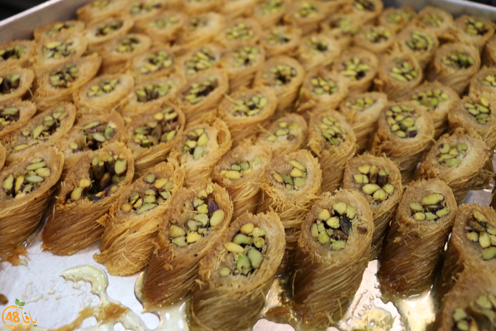 ألذّ أنواع الكنافة والحلويات بانتظاركم بعد صلاة التراويح لدى حلويات مالك الناصرة بيافا