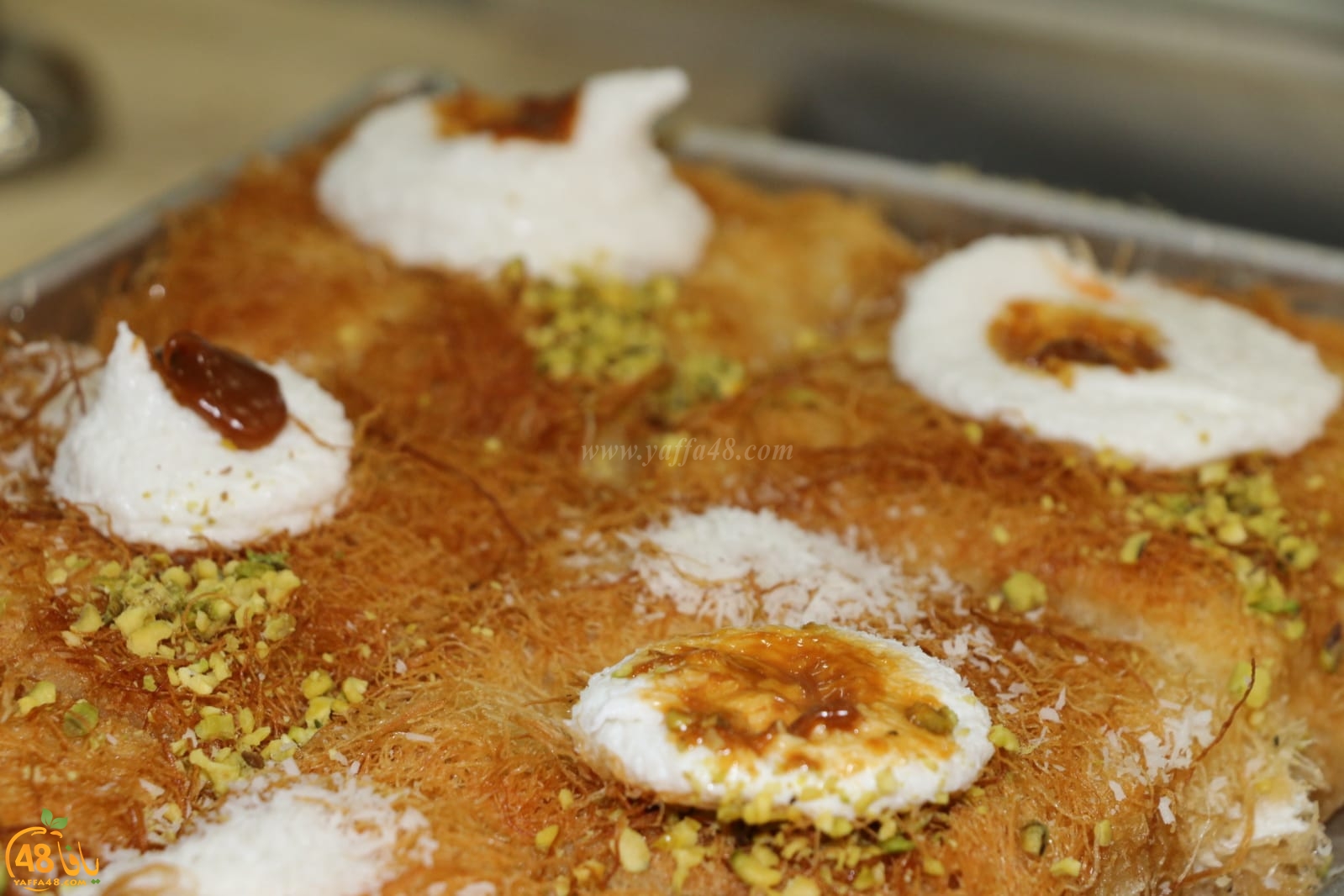 ألذّ أنواع الكنافة والحلويات بانتظاركم بعد صلاة التراويح لدى حلويات مالك الناصرة بيافا