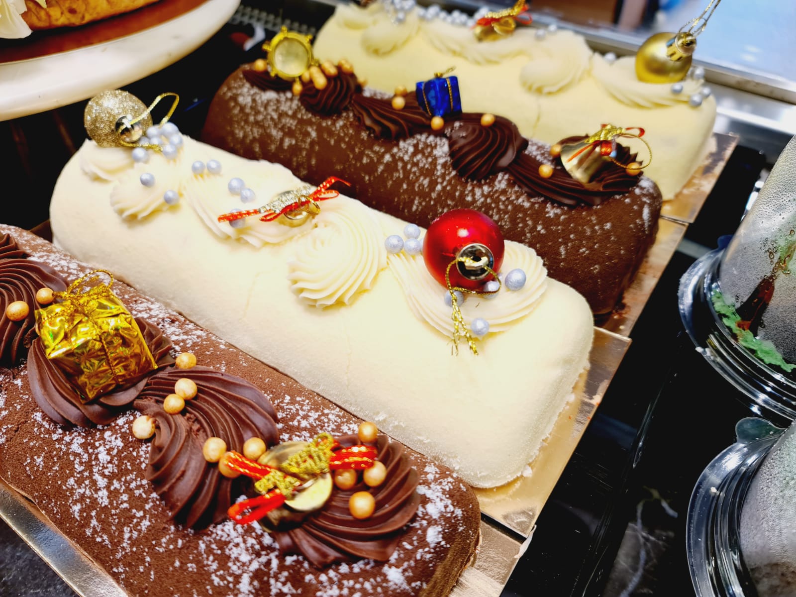  بمناسبة أعياد الميلاد - مقهى تيتو يوّفر لكم أجود أنواع الكيك والشوكولاتة
